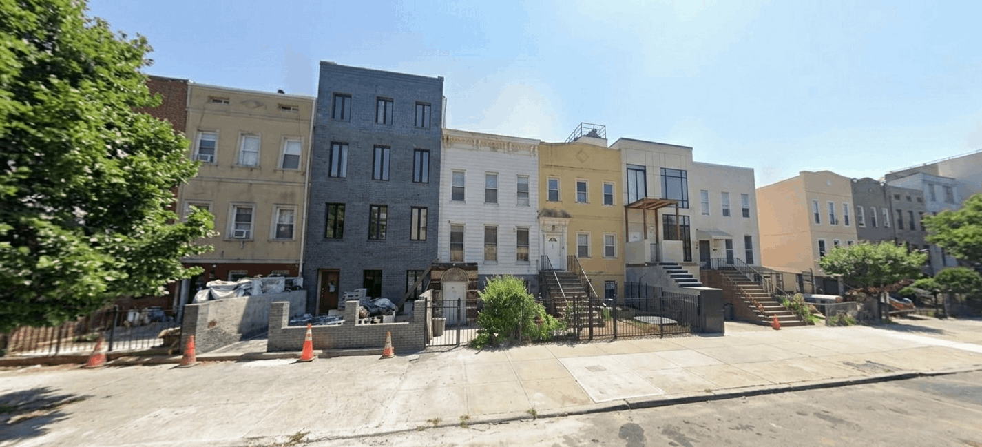 32 Pulaski Street Brooklyn property exterior